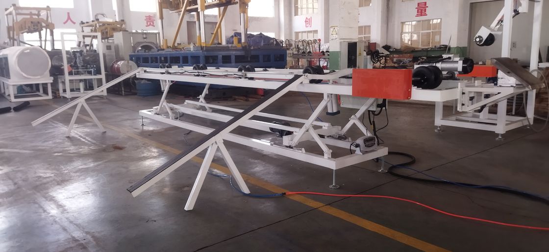 63 মিমি সর্বনিম্ন পাইপ ব্যাস ডাবল ওয়াল ঢেউখেলান পাইপ এক্সট্রুশন লাইন, HV>940 ব্যারেল কঠোরতা এবং PLC নিয়ন্ত্রণ ব্যবস্থা সহ