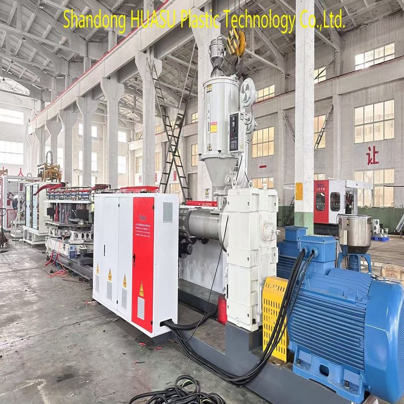 স্বয়ংক্রিয় প্লাস্টিক পাইপ এক্সট্রুশন লাইন, সিমেন্স এবিবি প্রধান বৈদ্যুতিক এবং জল বায়ু শীতলীকরণ সহ, কাস্টমাইজযোগ্য আউটপুট এর জন্য