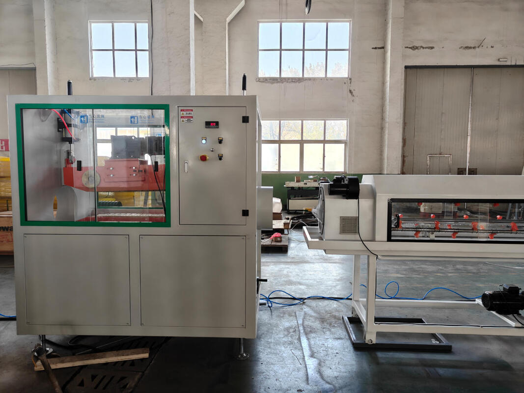 স্বয়ংক্রিয় ডাবল ওয়াল গ্লোরেটেড পাইপ এক্সট্রুশন লাইন ফর্মিং মেশিনের সাথে 1 সেট কাস্টমাইজযোগ্য রঙ এবং স্ক্রু কঠোরতা HV>740