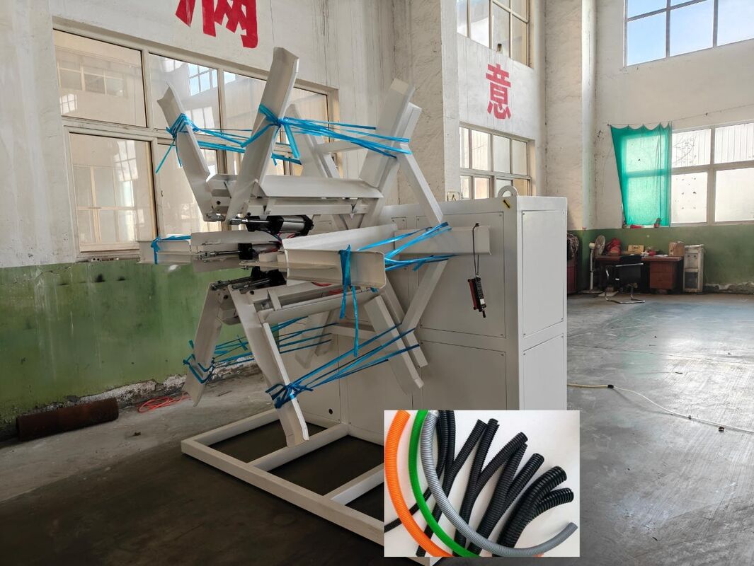 48 টি ছাঁচের সংখ্যা এবং ব্যারেলের কঠোরতা HV940 সহ জল শীতলীকরণ ডাবল ওয়াল ঢেউতোলা পাইপ এক্সট্রুশন লাইন