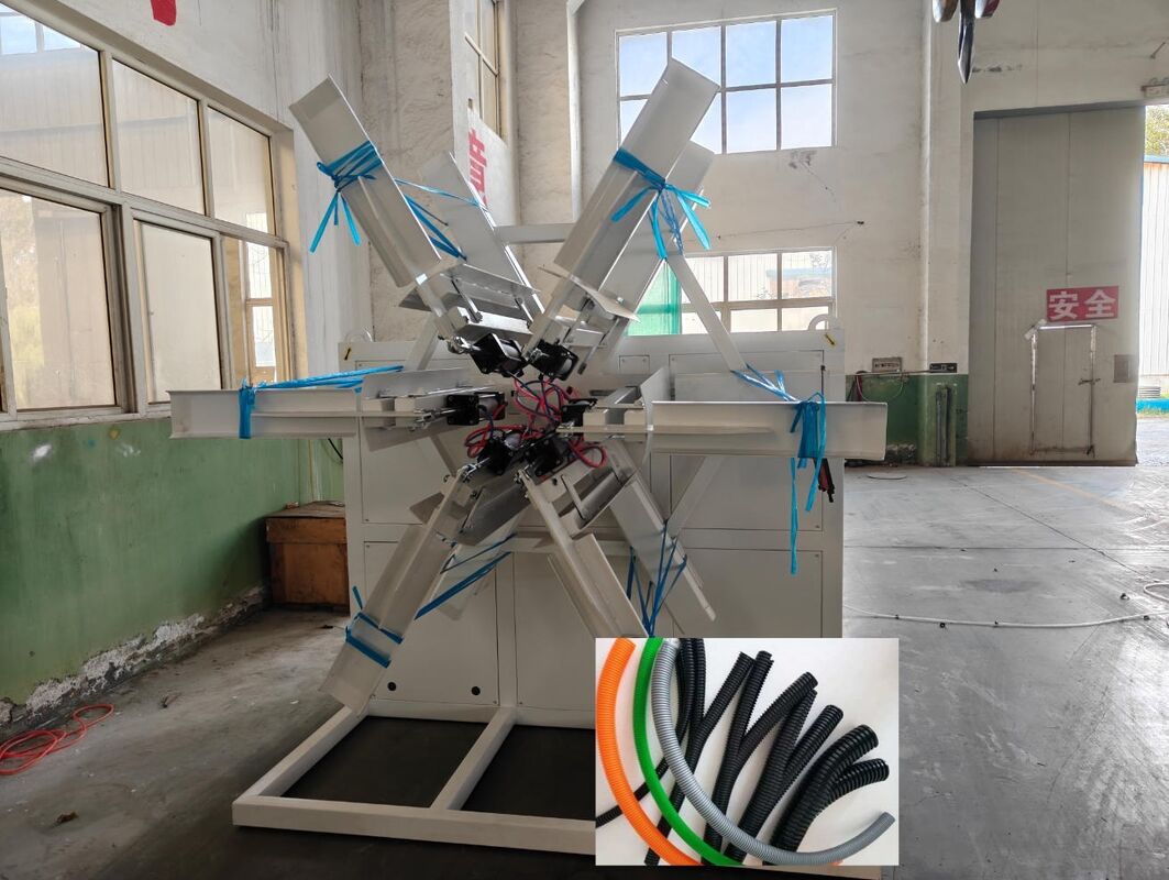 ডাবল ওয়াল ঘূর্ণায়মান পাইপ এক্সট্রুশন লাইন ব্যারেল হার্ডনেস HV> 940, গিয়ার উপাদান 20CrMnTi এবং স্ক্রু অনুপাত 33:1