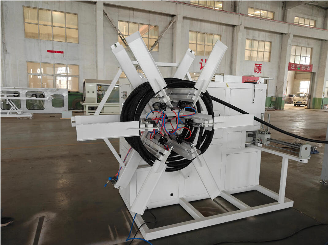 পিএলসি কন্ট্রোল, 37kw মোটর শক্তি এবং ধারাবাহিক পাইপ উত্পাদনের জন্য একক-স্ক্রু ডিজাইনের সাথে একক প্রাচীরের গ্লোবাল পাইপ এক্সট্রুশন লাইন