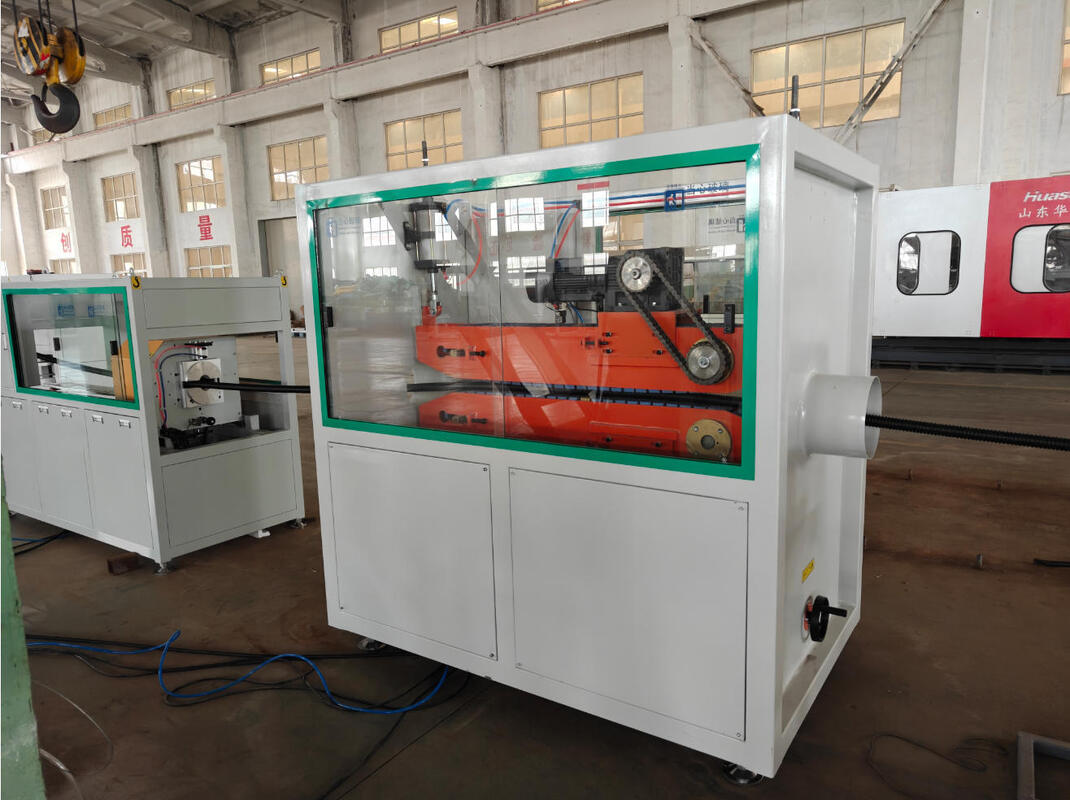 পিএলসি কন্ট্রোল একক প্রাচীরের ঘূর্ণায়মান পাইপ এক্সট্রুশন লাইন 37kw মোটর শক্তি এবং ব্যারেল নাইট্রাইডিং গভীরতা 0.4 ০.৭ মিমি