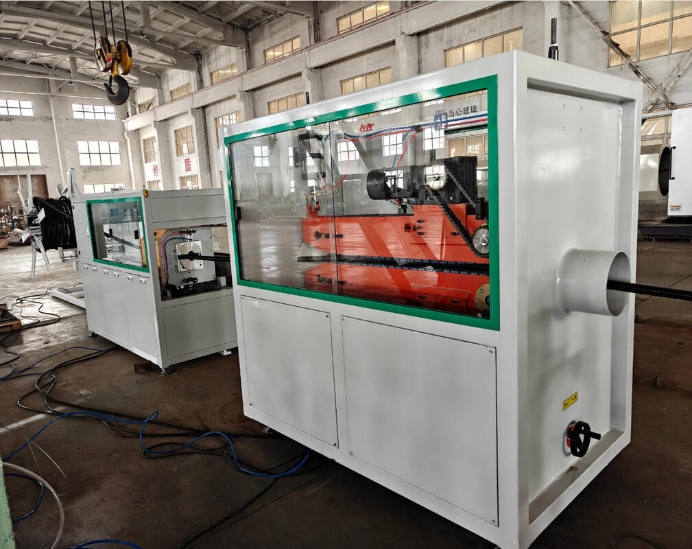 পিএলসি নিয়ন্ত্রণ একক প্রাচীর ঢেউখেলান পাইপ এক্সট্রুশন লাইন, ৩৭ কিলোওয়াট মোটর শক্তি এবং একক-স্ক্রু ডিজাইন